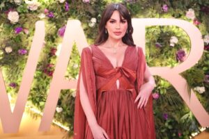 Darine Hamze Instagram - It was a real joy @joyawards ⭐️ 

 #jowawards #riyadh كان حفل فعلاً رائع كتير
مع #زياد_حمزة المحترم جداً والمتواضع المميز @ziad.hamza 

- Styled by @sarah.keyrouz 
- Dress by designer Elie Awad @eli.thelabel 
- Jewels by @georgehakimjewellers @bouchraconsultancy 
- Hair color @maskarasalontr 
- Makeup @charbel.assaf.makeup 
- Hair @adham_sabri