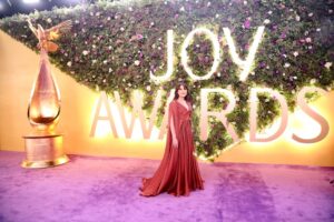 Darine Hamze Instagram - It was a real joy @joyawards ⭐️ 

 #jowawards #riyadh كان حفل فعلاً رائع كتير
مع #زياد_حمزة المحترم جداً والمتواضع المميز @ziad.hamza 

- Styled by @sarah.keyrouz 
- Dress by designer Elie Awad @eli.thelabel 
- Jewels by @georgehakimjewellers @bouchraconsultancy 
- Hair color @maskarasalontr 
- Makeup @charbel.assaf.makeup 
- Hair @adham_sabri