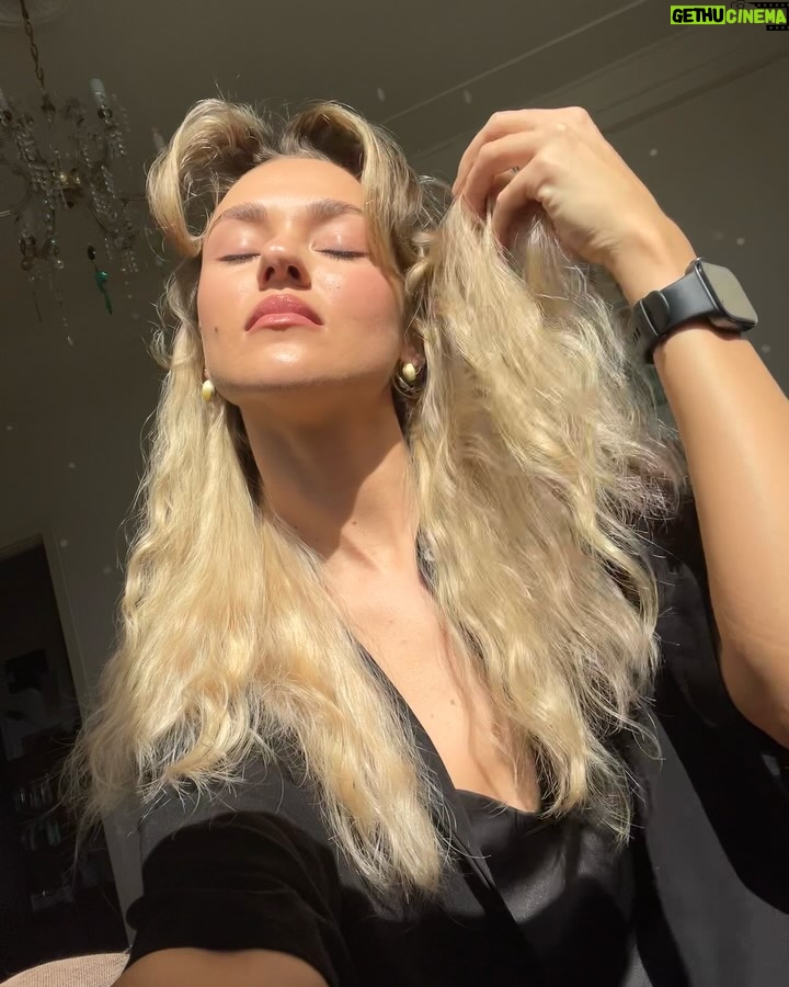 Darya Rudenok - 1.2K Likes - Пусть решение о том, какая фотография будет стоять первой, будет самым тяжелым в жизни)
«A tragedy is a comedy misunderstood.
Once you realize what you are, there’s nothing left but gratitude and laughter.»