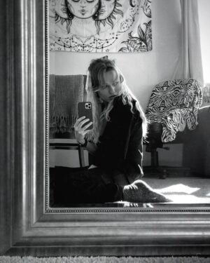 Darya Rudenok Instagram - Пусть решение о том, какая фотография будет стоять первой, будет самым тяжелым в жизни) 

«A tragedy is a comedy misunderstood.
Once you realize what you are, there’s nothing left but gratitude and laughter.»