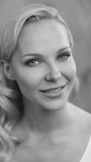 Daryna Trehubova Instagram - У мене є декілька улюблених поетів у #дашачитає
Вгадайте, хто) 

А поки що ловіть Жадана, про ❤️ 

І звісно, підписуйтесь на @serhiy_zhadan (якщо досі цього не зробили)