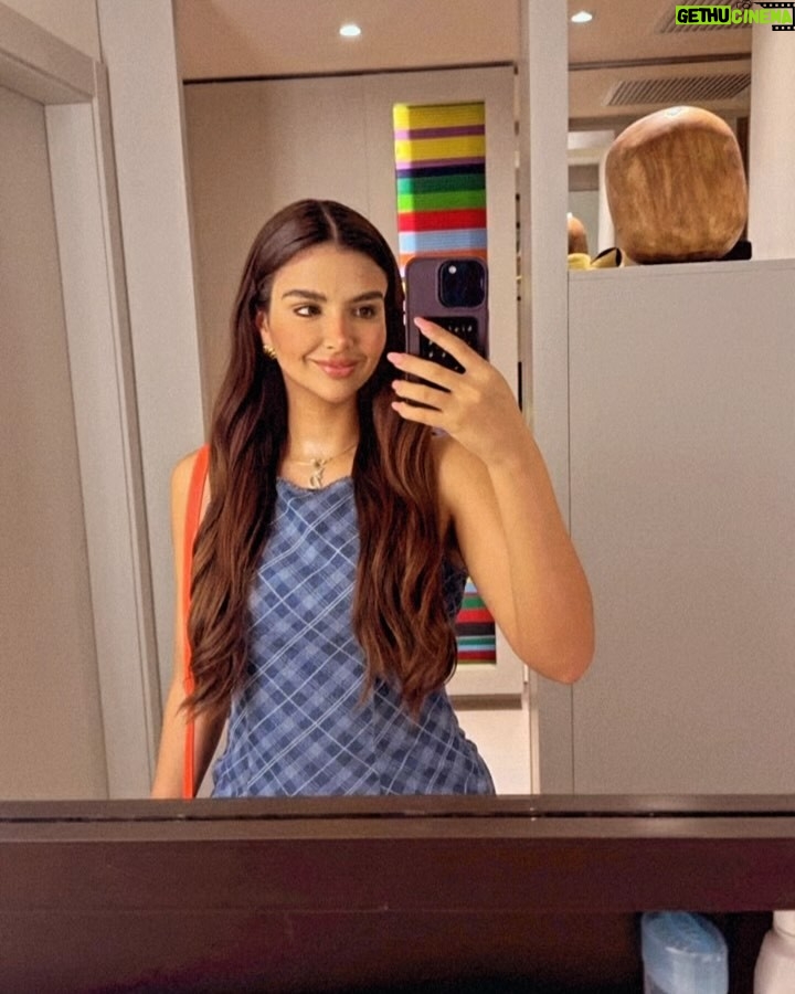 Dayanara Peralta - 35.7K Likes - Me les escapé unos poquitines días 🩵🌴☔️❤️🩹☀️
Me habían pedido que les publicara un poquito de este viaje peeeero lo único que pude grabar o fotografiar es esto 😮💨 dejamos celulares en off un ratito, algunas veces es bueno desconectar para conectar 💫
.
.
Todos mis looketes que amé en este viaje estuvieron a manos de mi familia
@tommyhilfiger ✨ gracias por acompañarme siempre!