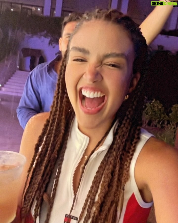 Dayanara Peralta - 35.7K Likes - Me les escapé unos poquitines días 🩵🌴☔️❤️🩹☀️
Me habían pedido que les publicara un poquito de este viaje peeeero lo único que pude grabar o fotografiar es esto 😮💨 dejamos celulares en off un ratito, algunas veces es bueno desconectar para conectar 💫
.
.
Todos mis looketes que amé en este viaje estuvieron a manos de mi familia
@tommyhilfiger ✨ gracias por acompañarme siempre!