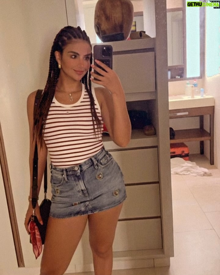 Dayanara Peralta - 35.7K Likes - Me les escapé unos poquitines días 🩵🌴☔️❤️🩹☀️
Me habían pedido que les publicara un poquito de este viaje peeeero lo único que pude grabar o fotografiar es esto 😮💨 dejamos celulares en off un ratito, algunas veces es bueno desconectar para conectar 💫
.
.
Todos mis looketes que amé en este viaje estuvieron a manos de mi familia
@tommyhilfiger ✨ gracias por acompañarme siempre!
