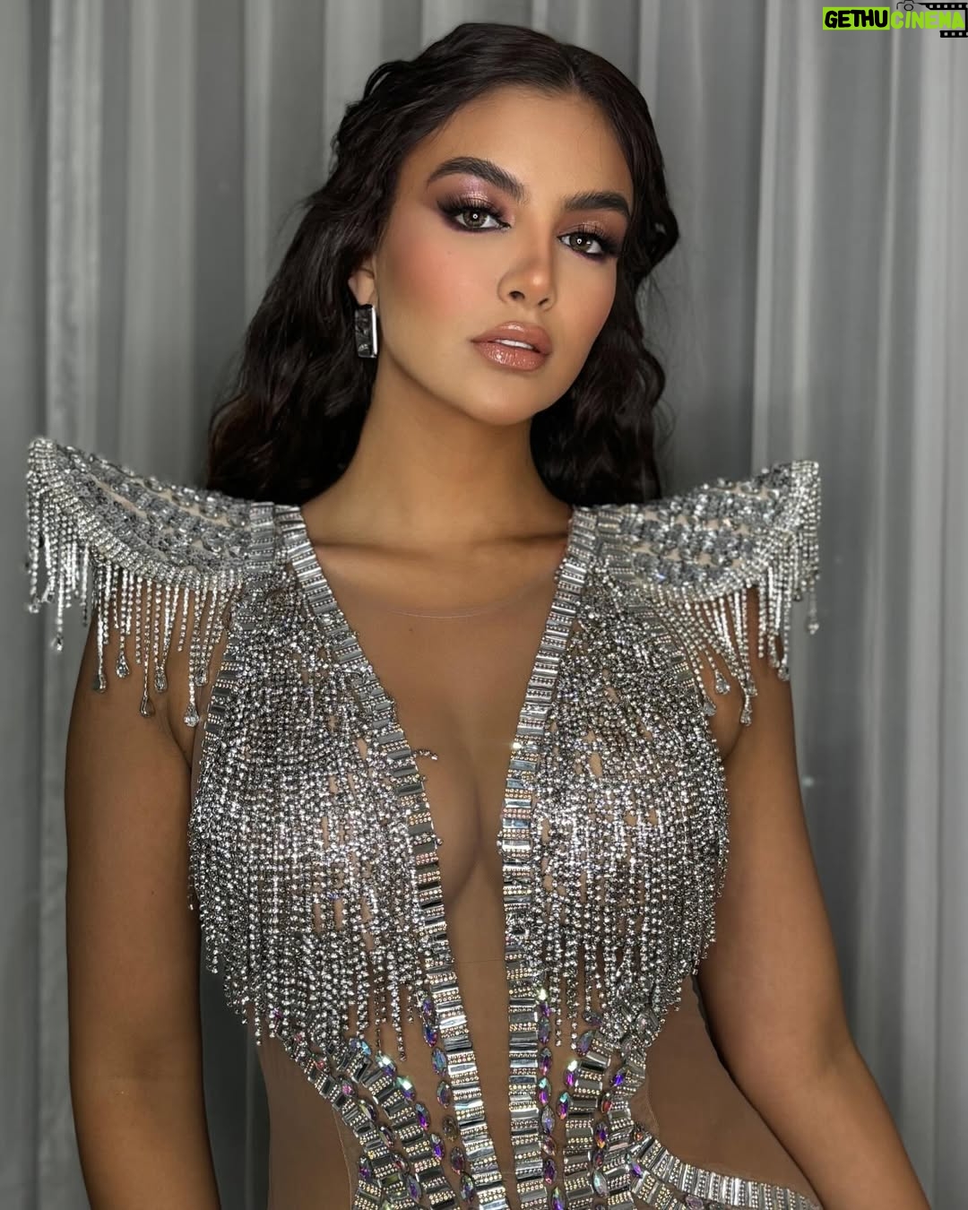 Dayanara Peralta - 31.1K Likes - Portoviejo City ✨ estoy lista para ti 🩵🍷
.
.
.
Vestido - @joseluis_fernandez_c
Sombrero - @lacasadelsombrero_monturas
Accesorios- @rockfeld
Maquillaje - @monicavargaspromakeup
Peinado - @cindymolinaburbano