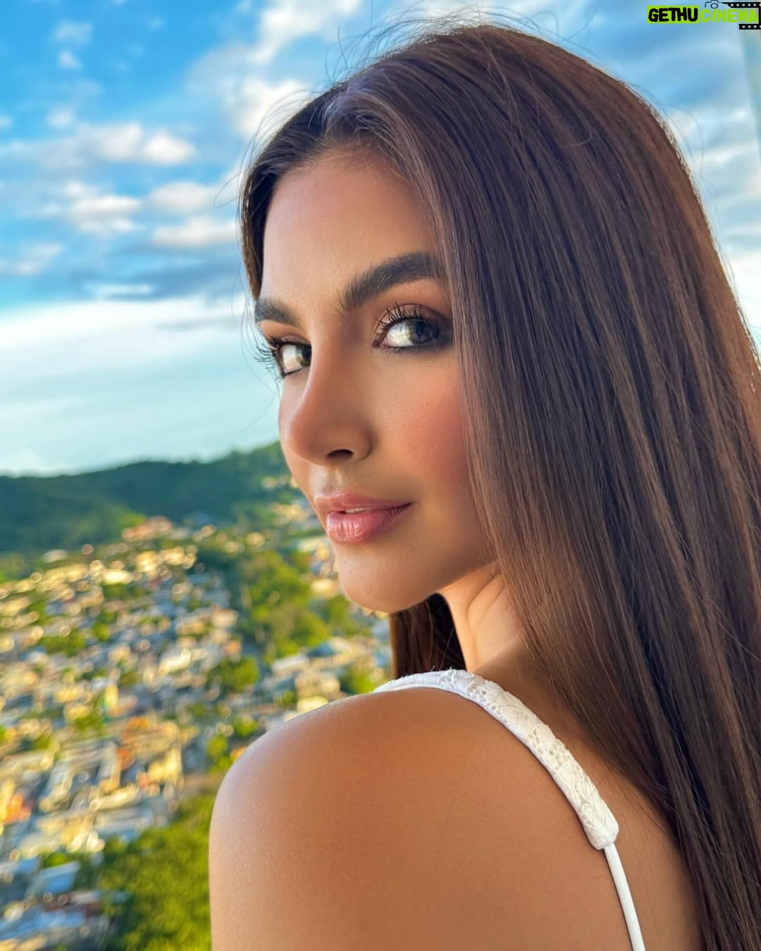 Dayanara Peralta - 28.6K Likes - Feliz día a cada reina que me acompaña en este día a día, las quiero, las admiro, las respeto, hoy más que esperar una rosa de alguien más, que la rosa más linda sea la que nos demos nosotras y entre nosotras 🌹🩵✨amo a mi madre, amo a mi abuela, mi suegra, cuñadas, mis amigas, mis fans, las amo y amo ser mujer, somos unas hijuemadressss 🫡☝️🥰 ! ✨
