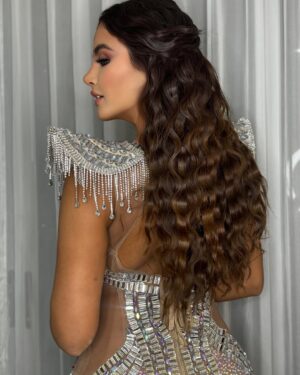 Dayanara Peralta Instagram - Portoviejo City ✨ estoy lista para ti 🩵🍷 
.
.
.
Vestido - @joseluis_fernandez_c 
Sombrero - @lacasadelsombrero_monturas 
Accesorios- @rockfeld 
Maquillaje - @monicavargaspromakeup 
Peinado - @cindymolinaburbano