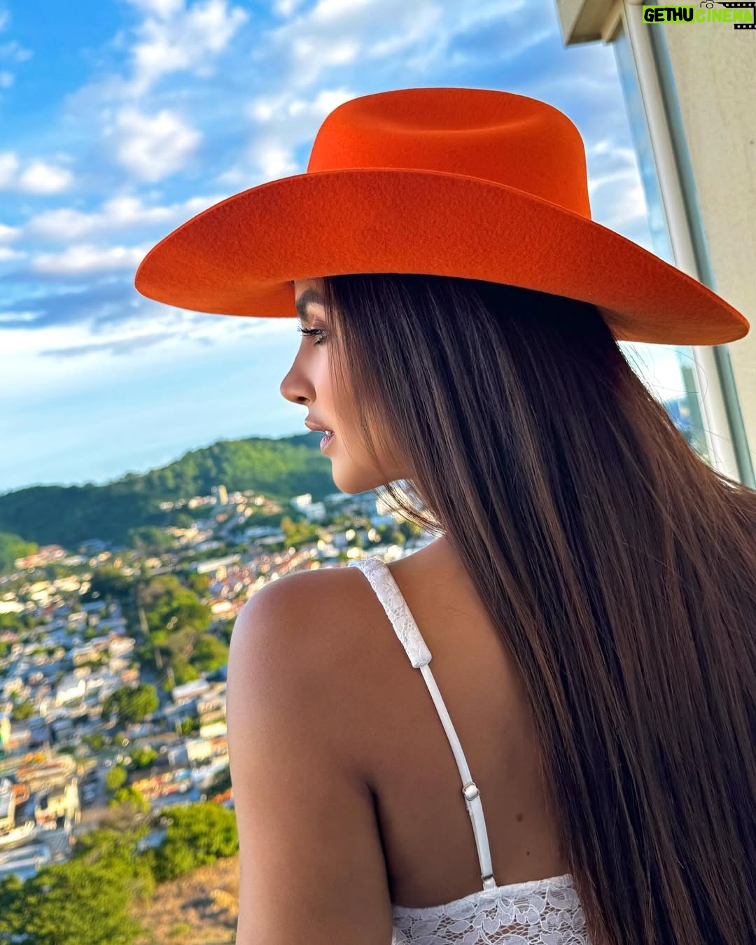 Dayanara Peralta - 28.6K Likes - Feliz día a cada reina que me acompaña en este día a día, las quiero, las admiro, las respeto, hoy más que esperar una rosa de alguien más, que la rosa más linda sea la que nos demos nosotras y entre nosotras 🌹🩵✨amo a mi madre, amo a mi abuela, mi suegra, cuñadas, mis amigas, mis fans, las amo y amo ser mujer, somos unas hijuemadressss 🫡☝️🥰 ! ✨
