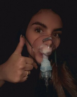 Dayanara Peralta Instagram - 2024 GRACIAS ! Fuiste duro, exitoso, hermoso, hijuemadre, fuiste todo, creo que tuviste todo lo que un año debe tener. 
Quiero agradecer ! Agradecerte por todo, me diste el resultado de una canción que en el 2023 lanzaba con curiosidad pero con tanto amor que en este año me diste la bendición de que en muchos países se la canten al revés y al derecho, un tour increíble, extenso, hermoso, no lo llamaría ni cansado porque cada viaje me lo viví, me lo gocé con todo mi equipo de trabajo que ha sido una familia nueva para mí,este año tuvo distancias, la familia en otro país creció más ❤️‍🩹 por acá nos acortamos poquito pero siempre con ese amor y conexión que ni millones de kilómetros borran. Me permitiste seguir caminando de la mano del amor de mi vida, conocí Europa por primera vez y como si eso era poco me permitiste realizar mi primer EURO TOUR ❤️‍🩹 tuve colaboraciones increíbles con artistas enormes que admiro, respeto y quiero mucho en la actualidad ✨ me abriste puertas con mi música en países muy lindos además del mío ! Me permitiste llenar conciertos con más de hasta 50 mil personas solitaaa 😭 🇪🇨 
Me diste reconocimientos muy valiosos como ser portada en playlists muy importantes, ser premiada hace unos días como la artista del año, canción del año y muchooo más ! 
Mandaste a un angelito a mi vidaaaaa mi CHOKO, mi chokito bebé 🐶 
Me permitiste cantar 2 veces en el Movistar Arena en Colombia 🇨🇴 
También me enfermaste durísimooo 😂☝️ pero no tengo nada que reprocharte, solo agradecerte ! Gracias carajo, solo te pido salud para mi sangre, mi raíz, mi familia, mi esposo maravilloso, mis fans, mis DaDababys, mi equipo de trabajo  y toda esta gente hermosa que está aquí leyendo esto, gracias a todos por acompañarme LOS AMO ! Vamos por más se los jurooooo #ECUADORENLACASA ❤️‍🩹✨