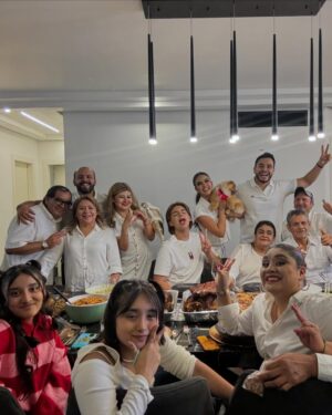 Dayanara Peralta Instagram - 2024 GRACIAS ! Fuiste duro, exitoso, hermoso, hijuemadre, fuiste todo, creo que tuviste todo lo que un año debe tener. 
Quiero agradecer ! Agradecerte por todo, me diste el resultado de una canción que en el 2023 lanzaba con curiosidad pero con tanto amor que en este año me diste la bendición de que en muchos países se la canten al revés y al derecho, un tour increíble, extenso, hermoso, no lo llamaría ni cansado porque cada viaje me lo viví, me lo gocé con todo mi equipo de trabajo que ha sido una familia nueva para mí,este año tuvo distancias, la familia en otro país creció más ❤️‍🩹 por acá nos acortamos poquito pero siempre con ese amor y conexión que ni millones de kilómetros borran. Me permitiste seguir caminando de la mano del amor de mi vida, conocí Europa por primera vez y como si eso era poco me permitiste realizar mi primer EURO TOUR ❤️‍🩹 tuve colaboraciones increíbles con artistas enormes que admiro, respeto y quiero mucho en la actualidad ✨ me abriste puertas con mi música en países muy lindos además del mío ! Me permitiste llenar conciertos con más de hasta 50 mil personas solitaaa 😭 🇪🇨 
Me diste reconocimientos muy valiosos como ser portada en playlists muy importantes, ser premiada hace unos días como la artista del año, canción del año y muchooo más ! 
Mandaste a un angelito a mi vidaaaaa mi CHOKO, mi chokito bebé 🐶 
Me permitiste cantar 2 veces en el Movistar Arena en Colombia 🇨🇴 
También me enfermaste durísimooo 😂☝️ pero no tengo nada que reprocharte, solo agradecerte ! Gracias carajo, solo te pido salud para mi sangre, mi raíz, mi familia, mi esposo maravilloso, mis fans, mis DaDababys, mi equipo de trabajo  y toda esta gente hermosa que está aquí leyendo esto, gracias a todos por acompañarme LOS AMO ! Vamos por más se los jurooooo #ECUADORENLACASA ❤️‍🩹✨