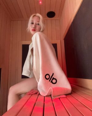 Dayoung Instagram - Cold plunge – Sauna
Looping🔁