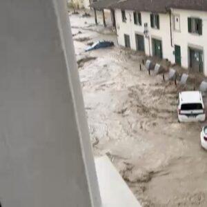 Debi Mazar Instagram - Tuscany is under RED ALERT! Major rains though Saturday. They are putting up Barriers to try to stop over flow .. 
Sesto Fiorentino is a disaster.The water under the Ponte Vecchio is rising .
Praying the rain subsides🙏🏻
#climatechange