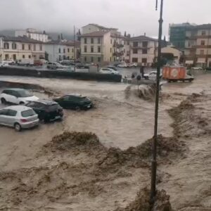 Debi Mazar Instagram - Tuscany is under RED ALERT! Major rains though Saturday. They are putting up Barriers to try to stop over flow .. 
Sesto Fiorentino is a disaster.The water under the Ponte Vecchio is rising .
Praying the rain subsides🙏🏻
#climatechange