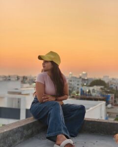 Actress Deepthi Sunaina HD Photos and Wallpapers August 2025