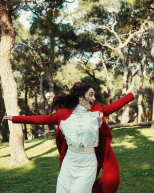 Denise Capezza Instagram - Geçici mutluluk anları.. 
Bu akşam! 
@sakirpasaailesi_
@nowtvturkiye
#şakirpaşaailesi