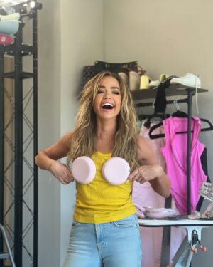 Denise Richards Instagram - Only Pans🍳

Would you watch my cooking show?