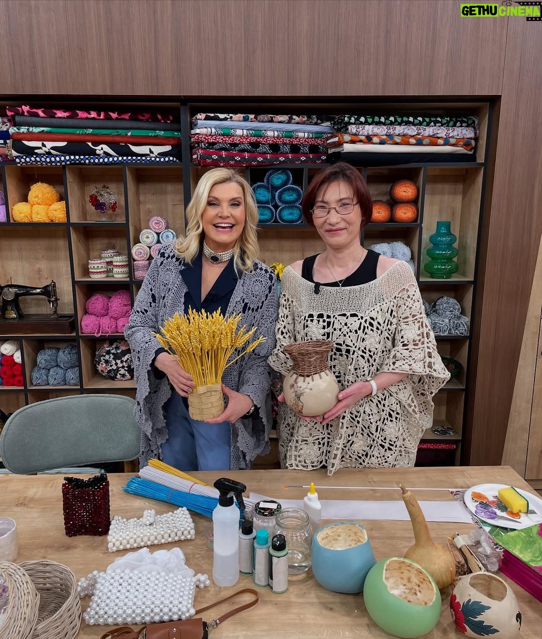 Derya Baykal - 9.8K Likes - Hayata dair ne varsa, burada!❤️
Biz Tyt Türk ekranlarında yayınımıza başladık, herkesi bekliyoruz✨🤍
@deryabaykalilehayatadair
@tytturk
Makyaj: @dnzklc10
Kıyafet: @gustogiyim
Aksesuar: @atelier.elmay
Styling: @sedefalginer