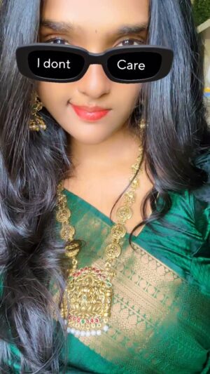 Dharshini Sambathkumar Instagram - 2.5 seconds only to type and send a text. Puriyudha? They are actually not busy, you are not their priority Avlo Dha. So get to work, let’s get rich. 
.
.
#motivation #breakups