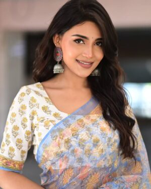 Dharshna Sripal Instagram - Wearing @kaarigai.sarees 🌷
📸 @arvinthiyer