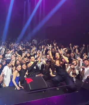 Dhurata Dora Instagram - hey babe💙