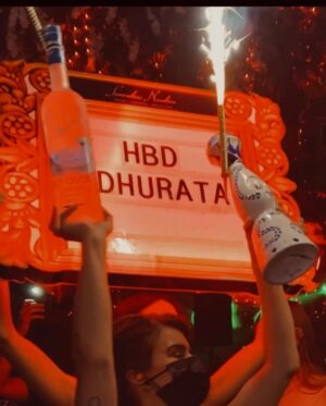 Dhurata Dora Instagram - Birthday in NYC 🎂
Thank you to everyone for the birthday wishes🤍
annnnd for 1 Mio views in 1 day on #criminal 😍🥺🙏 JU DUA