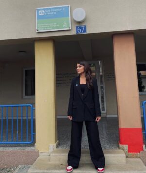 Dhurata Dora Instagram - Një nderë për mua sot🤍 - ndjenjë e veçantë të jem unë zëri juaj - zëri i SOS FSHATRAVE TË KOSOVËS 🤍 @sosfshatratks #ambassador