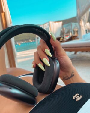 Dhurata Dora Instagram - Summertime happiness 🤍😴