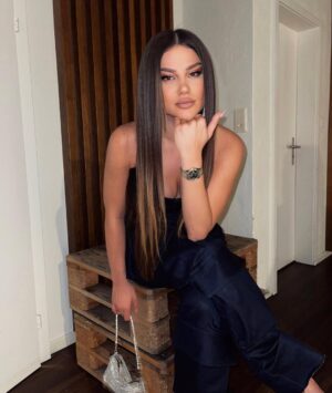 Dhurata Dora Instagram - hey babe💙