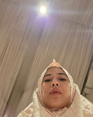 Dian Sastrowardoyo Instagram - Maaf lahir batin semuanya🙏🏼🙏🏼🙏🏼 semoga hari ini kita bisa berkumpul bersama keluarga dan orang-orang terdekat dan mensyukuri kebersamaan.