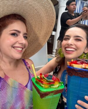 Diana Bovio Instagram - Ya van a conocer a Polly en La Más Fan. 1o de Mayo @netflixlat 💖🍄👙🩴🌸🦞🌊✨