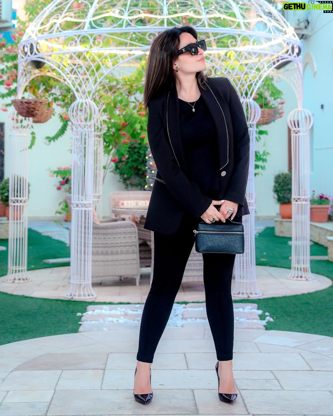 Diana Haddad - 64.2K Likes - Beauty begins the moment you decide to be yourself. 🖤✨
يبدأ الجمال في اللحظة التي تقرر فيها أن تكون نفسك 🖤✨
#dianahaddad_look