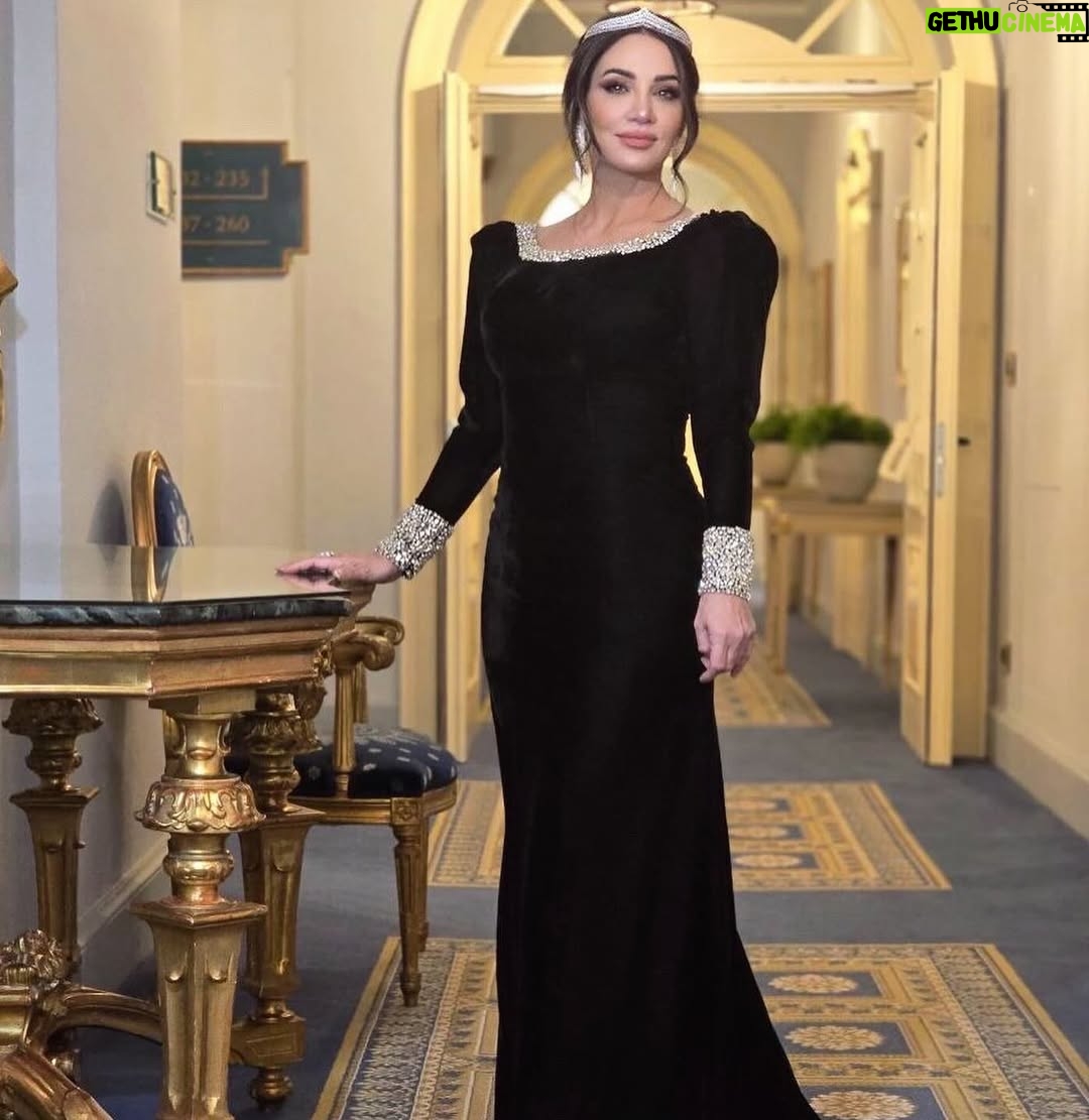 Diana Haddad - 60.8K Likes - إطلالتي من عرس #ال_سعود الملكي في #إيطاليا ..
ربي يسعدهم ويفرحهم دوم 🤍
#dianahaddad_look
#diana_haddad
#dianahaddad
#ديانا_حداد
