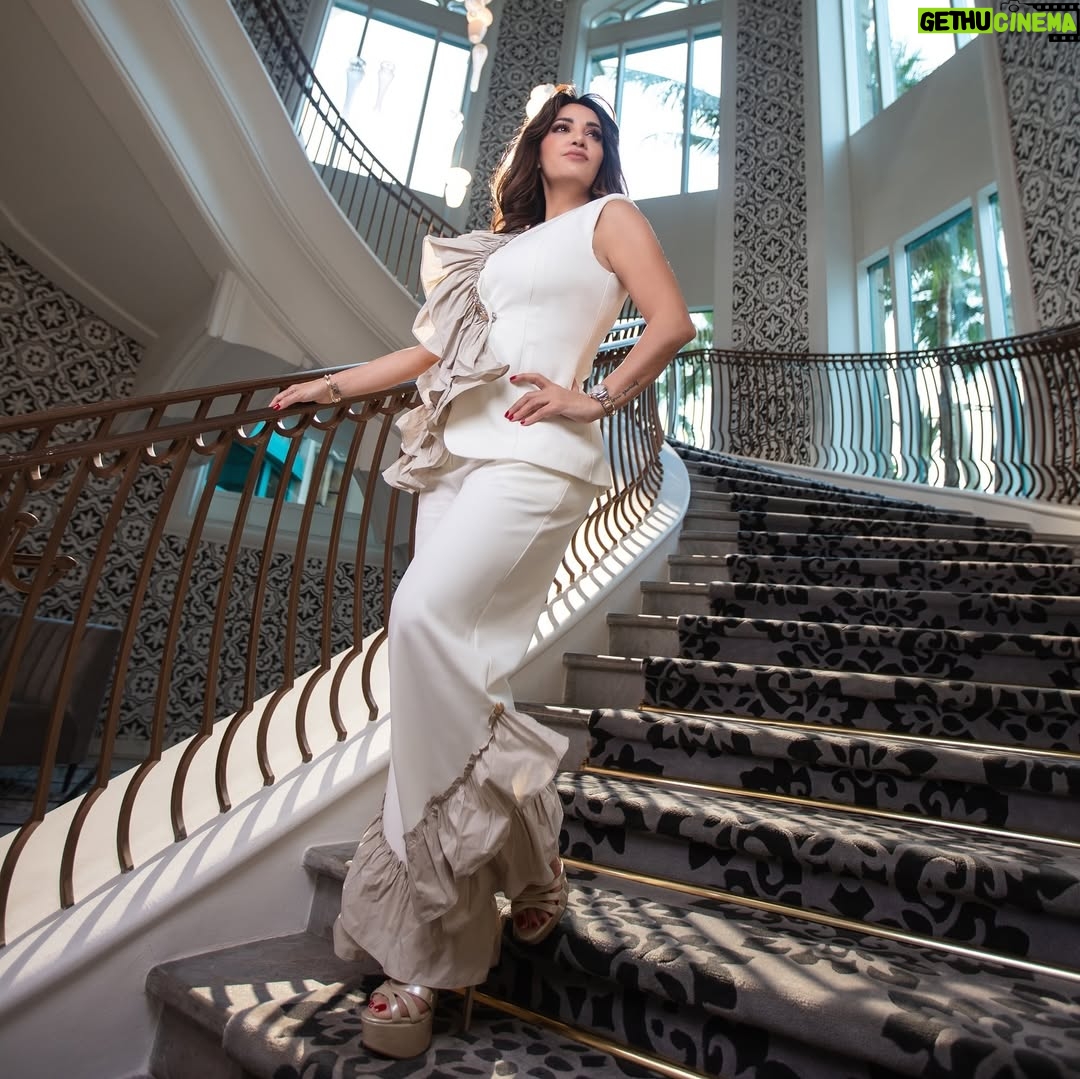 Diana Haddad - 70.5K Likes - - Be real, not perfect
- كن حقيقياً ولا تكن مثالياً
#dianahaddad_look
#الفصول_الأربعة