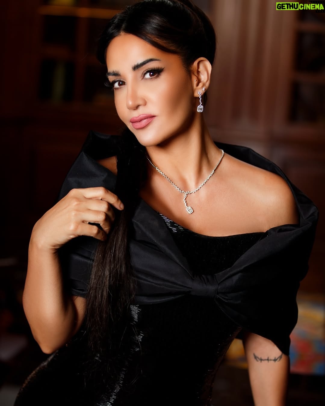 Diana Haddad - 77.2K Likes - دائماً أسعى إلى الفرح والطاقه الايجابيه .. بعيدا عن المشاكل والمهاترات
I always strive for joy and positive energy... away from the problems and The polemics
#dianahaddad_look