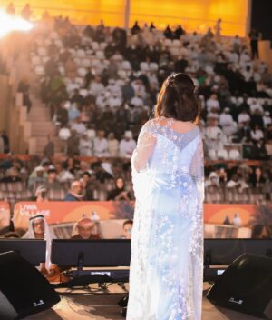 Diana Haddad Instagram - ختمت عام 2023 بحفل جميل من منطقة #ليوا والحمدلله ختامها مسك 🤍 
شكراً هيئة سياحة أبوظبي وشركة مومنتس على التنظيم الجميل 
وشكر لفرقتي الموسيقية بقيادة المايسترو احمد طه 
#dianahaddad_look