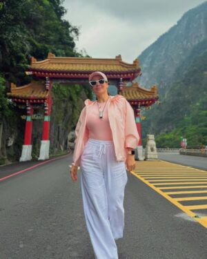 Diana Haddad Instagram - Just another adventure 🍃⛰️⛩️

#dianahaddad_look