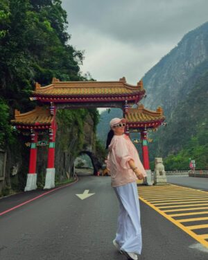 Diana Haddad Instagram - Just another adventure 🍃⛰️⛩️

#dianahaddad_look