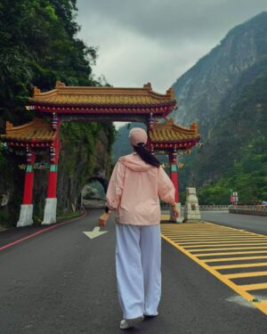 Diana Haddad Instagram - Just another adventure 🍃⛰️⛩️

#dianahaddad_look