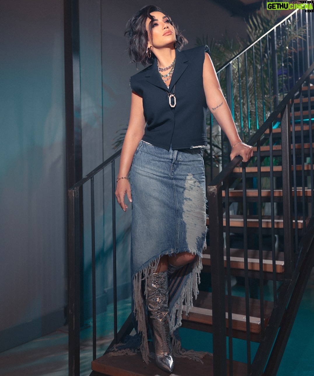 Diana Haddad - 61.5K Likes - خير الكلام وياك ما قل ودل
يا روحي فدوة لطولك تبقى مدلل
#كل_الهلا
#dianahaddad_look