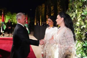 Diana Karazon Instagram - سيدي ومولاي حضرة صاحب الجلالة الهاشمية الملك عبدالله الثاني ابن الحسين المعظم عميد آل هاشم اللهم احفظه بعينك التي لا تنام يارب العالمين آمين ... أطال الله بعمرك سيدي ومولاي الأب الحاني أبو الحسين المفدى.
#المملكه_الاردنيه_الهاشميه🇯🇴❤ #الأردن