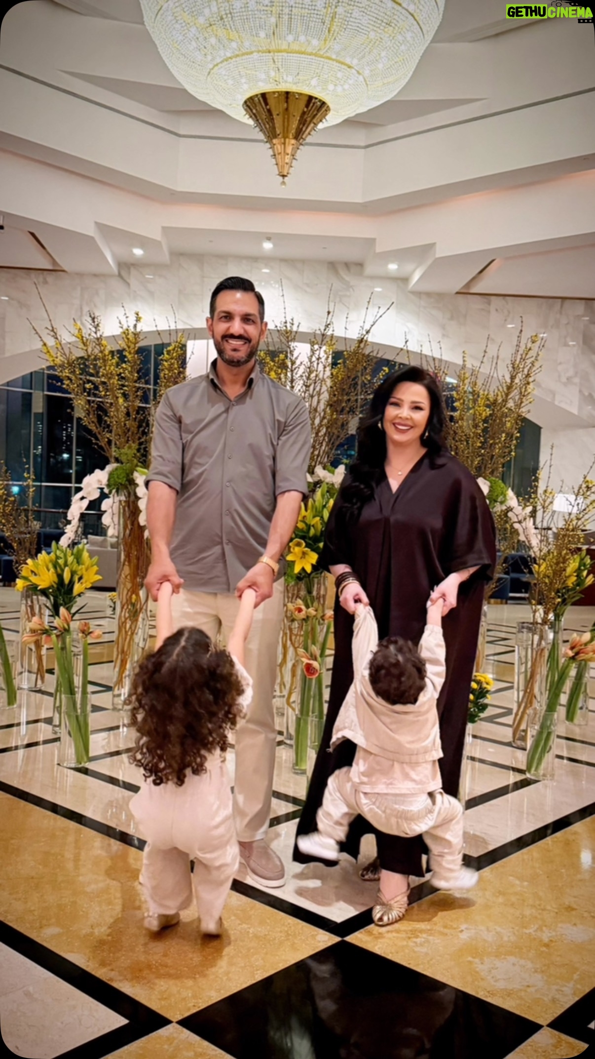 Diana Karazon - 13.8K Likes - من عائلتي الجميلة المُحبة للجميع ومني كل عام وأنتم بألف خير جميعاً ❤️ #عيد_الفطر #معاذ_العمري #ديانا_كرزون