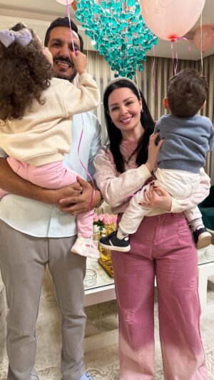 Diana Karazon Instagram - حبيبي الله لا يحرمني منك ♥️
الله يخليلي ياكم ♥️
واليوم صار عمري 41 سنه 😉🥰
شكرا لكل مسجاتكم الحلوه وأمنياتكم 
الطيبة♥️
@omari.moath 
@salmaflowers.jo @salmaevents.jo 
#ديانا_كرزون #العقرب 
#happybirthday 🦂