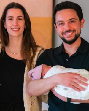 Diana Karazon Instagram - صاحبة السمو الملكي ‏الأميرة إيمان بنت عبدالله 
وسعادة السيد جميل ألكساندر ترميوتس
يرزقان بمولدتهما الاولى ( أمينة )🕊️🤍
‏والحفيدة الثانيه لجلالة الملك عبدالله الثاني 
وجلالة الملكة رانيا العبدالله 
‏جعلها الله قرة عين والديها 🙏🏻🕊️