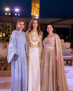 Diana Karazon Instagram - صاحبه الجلالة الملكة رانيا العبدالله 
و الآنسه رجوة آل سيف ♥️
@queenrania 
@rhcjo 
#نفرح_بالحسين #الأردن #السعودية 🇯🇴♥️🇸🇦