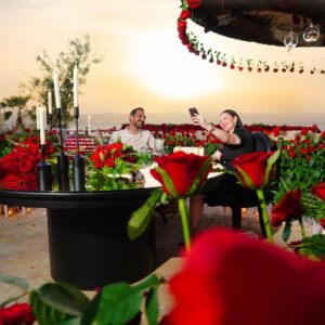 Diana Karazon Instagram - ‏اللحظات الجميلة..
‏ليست في أين تكون.. بل مع من تكون."🌹

Arrangements♥️
@salmaevents.jo 
@salmaflowers.jo 
#معاذ_العمري #ديانا_كرزون