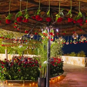 Diana Karazon Instagram - ‏اللحظات الجميلة..
‏ليست في أين تكون.. بل مع من تكون."🌹

Arrangements♥️
@salmaevents.jo 
@salmaflowers.jo 
#معاذ_العمري #ديانا_كرزون