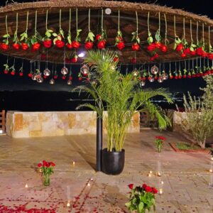 Diana Karazon Instagram - ‏اللحظات الجميلة..
‏ليست في أين تكون.. بل مع من تكون."🌹

Arrangements♥️
@salmaevents.jo 
@salmaflowers.jo 
#معاذ_العمري #ديانا_كرزون