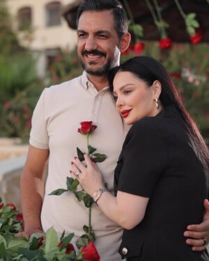 Diana Karazon Instagram - ديانا حبيبتي أنتِ مش بس شريكة حياة ورفيقة درب.. أنتِ الحياة وضحكتها أنتِ راحة البال.. أنتِ رزق نقي من الله أشكر ربي عليه بكل لحظة.. ديانا حبيبتي أنتِ الكوكب الذي استنير به.. يوم زواجنا هو أجمل أيام العمر يا كل العمر.. 4 years ❤️ 14-9-2024  #معاذ_العمري #ديانا_كرزون