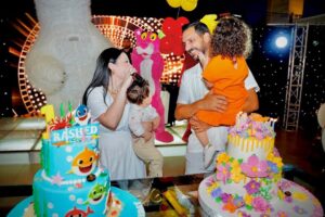 Diana Karazon Instagram - إلى زوجي إلى إبن الأصول
وشريكي ونصفي الآخر اللذي أشعرني وجوده 
 بالأمان والطمأنينة أدامك الله لي في السراء والضراء 
وحتى نشيب سوياً فدمت سندي ومسندي وعزي وعزوتي 
ودمت لي عُمراً  لا يوماً
وحماك الله ورعاك
وحفظك لي من كل سوء 

‎اطفالي الأعزاء أنتم في نظر العالم أولادي
‎ ولكن في نظري أنتم العالم

⁨اللهم ألف بين قلوب أبنائي واجعل الخير والحب والمودة بينهم 
وأدم عليهم الصحة والعافية
اللهم ارزقني برهم 
ولا تحرمني من الفخر بهم
واحفظهم في كل زمان ومكان♥️🕊️🙏🏻
@omari.moath 
#معاذ_العمري #دياناكرزون