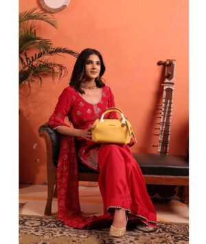 Diljott Instagram - 🌹Ready in Red 🌹

.
Purse: @deenaeofficial
Jewels: @jazbaatjewels
